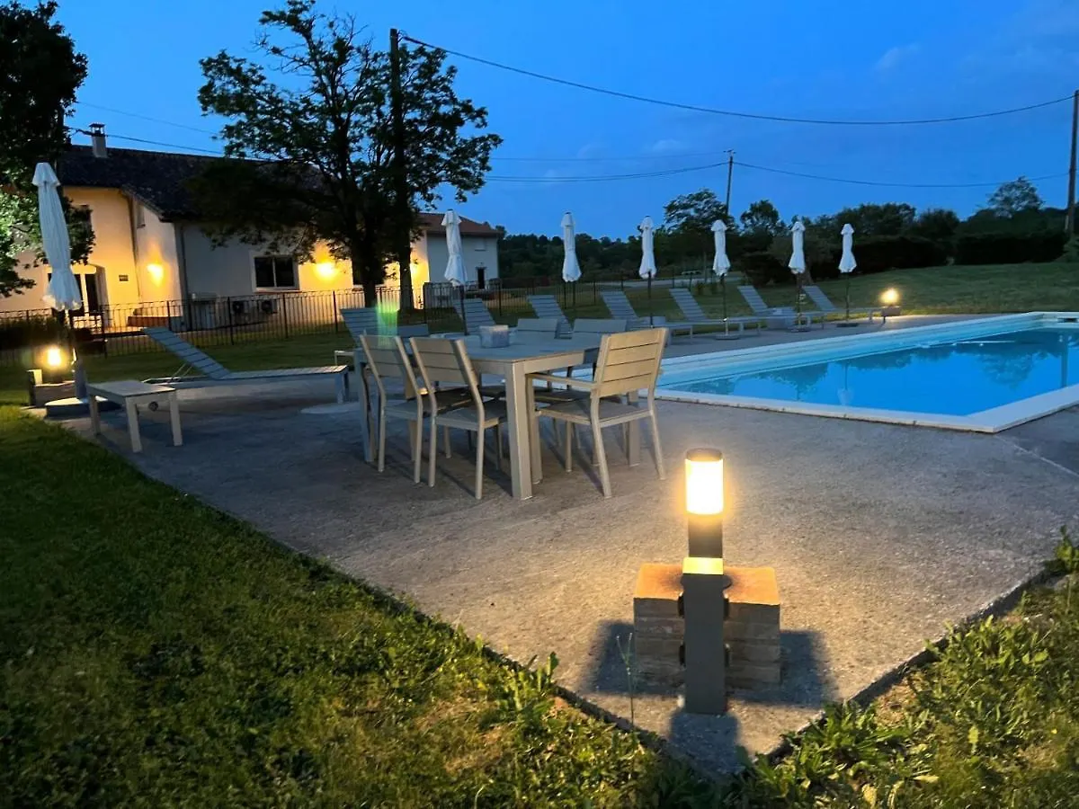 Vila Ferme Binel A Ronsac Aigrefeuille 0*,  Francie